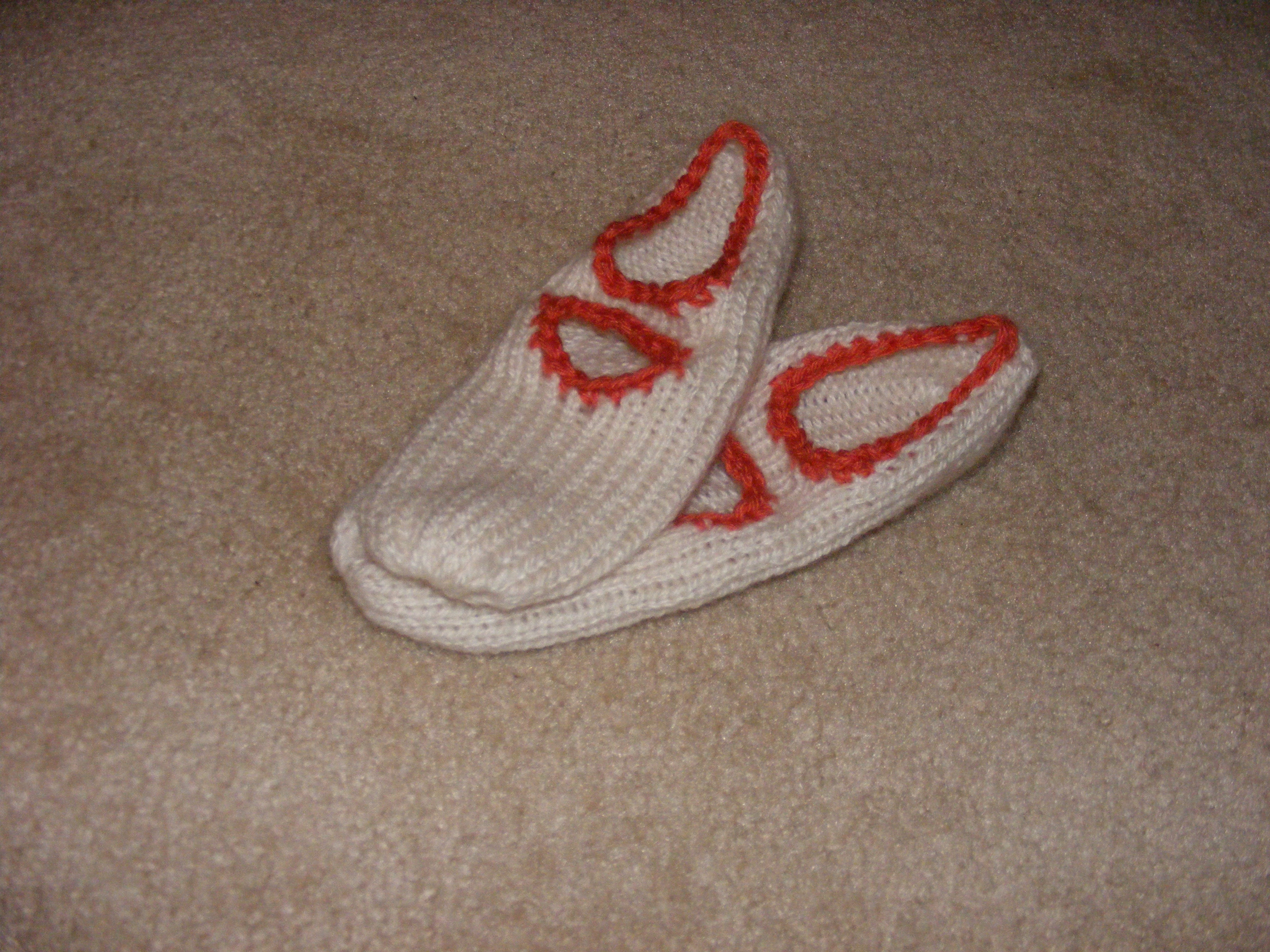 Round Loom Knitting and Free Slipper Pattern